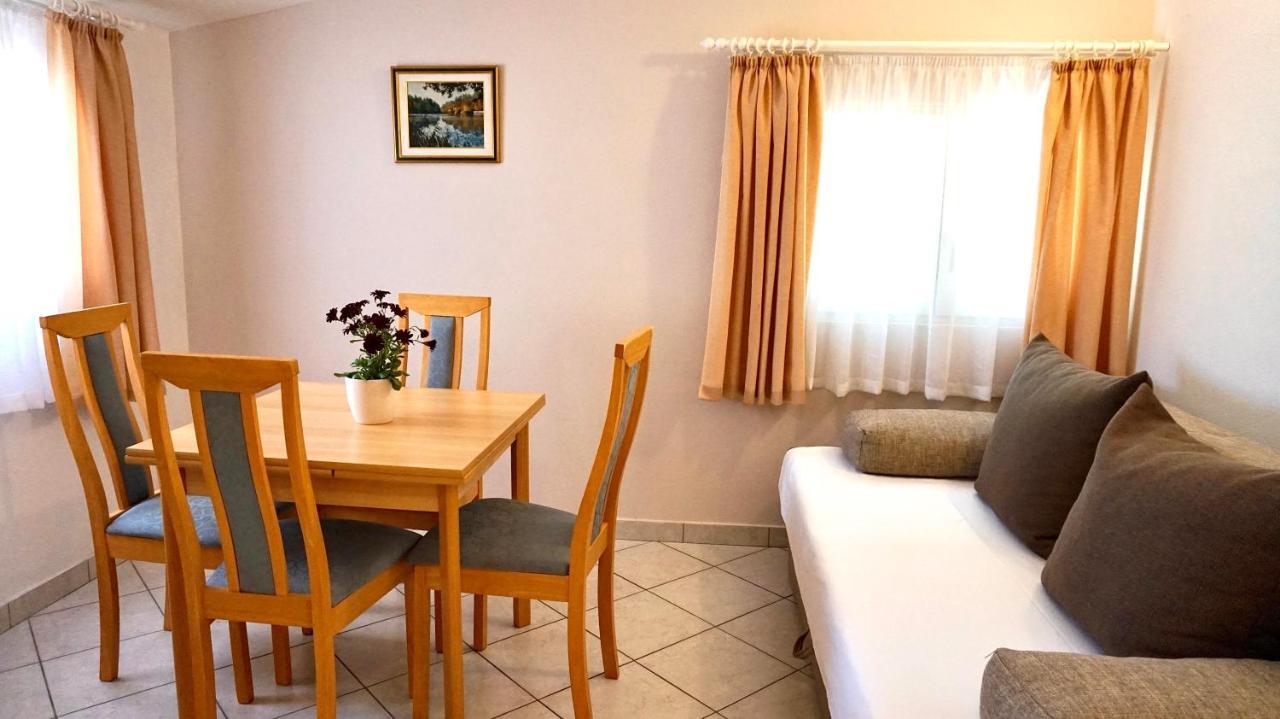 Apartments Maris Starigrad Paklenica Extérieur photo