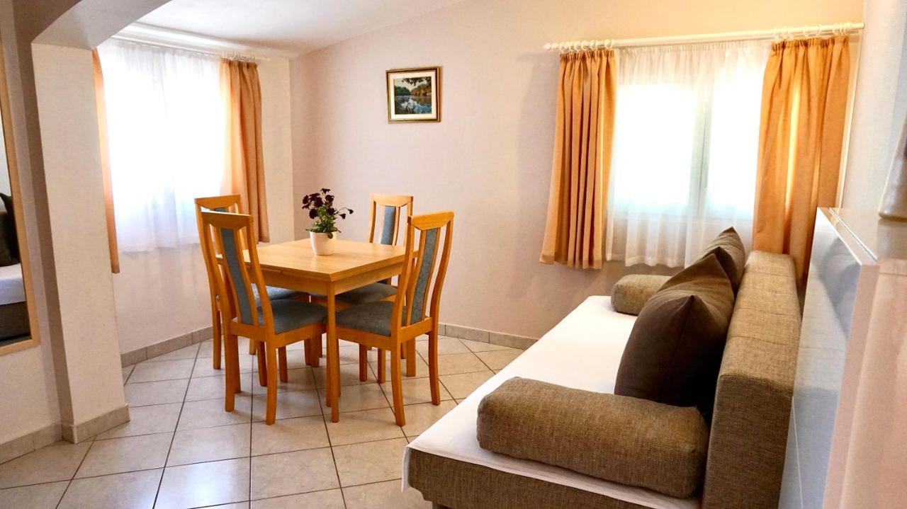 Apartments Maris Starigrad Paklenica Extérieur photo
