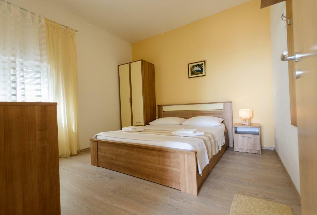 Apartments Maris Starigrad Paklenica Extérieur photo