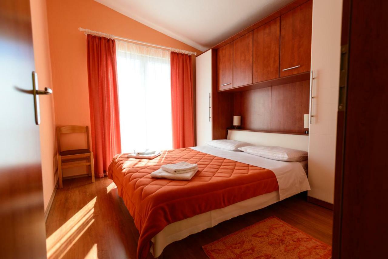 Apartments Maris Starigrad Paklenica Extérieur photo